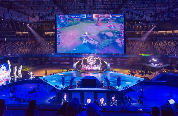 向更大的舞 向更大的舞